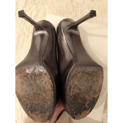 Pre-owned Saint Laurent Trib Too Silver Leather Heels