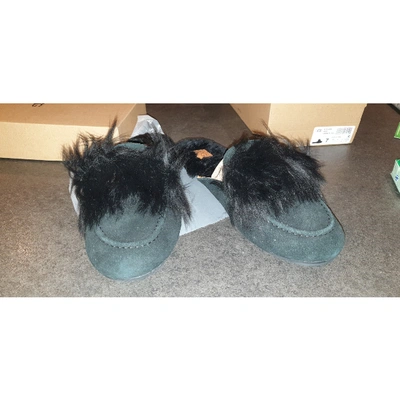 Pre-owned Ugg Black Faux Fur Sandals