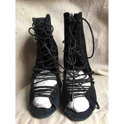 Pre-owned Kendall + Kylie Sandals In Black
