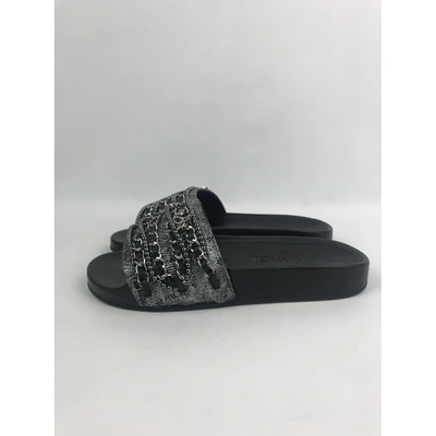 Pre-owned Chanel Black Rubber Sandals