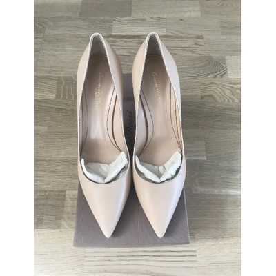 Pre-owned Gianvito Rossi Gianvito Beige Leather Heels