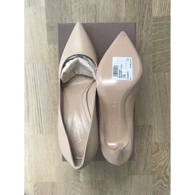 Pre-owned Gianvito Rossi Gianvito Beige Leather Heels