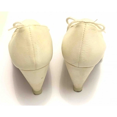 Pre-owned Chie Mihara Leather Heels In White
