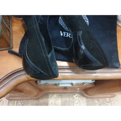 Pre-owned Versace Leather Heels In Black