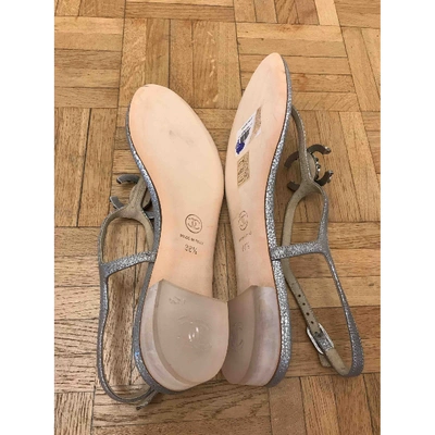 Pre-owned Chanel Leather Flip Flops In Silver