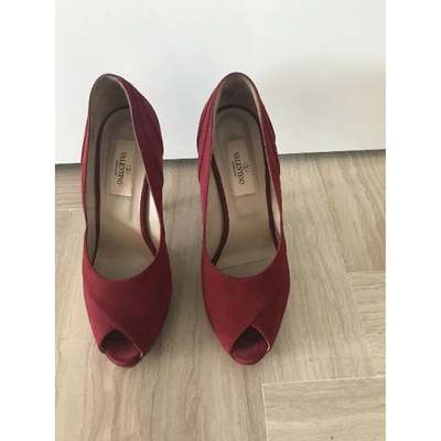 Pre-owned Valentino Garavani Red Suede Heels