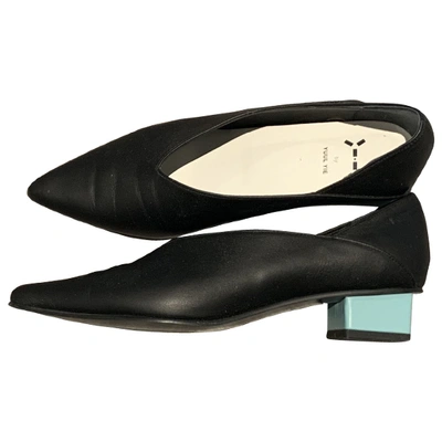 Pre-owned Yuul Yie Leather Flats In Black