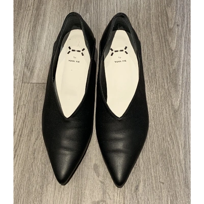 Pre-owned Yuul Yie Leather Flats In Black