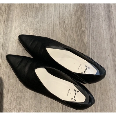 Pre-owned Yuul Yie Leather Flats In Black