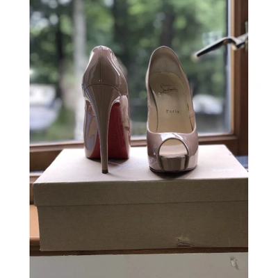 Pre-owned Christian Louboutin Very Privã© Leather Heels In Beige