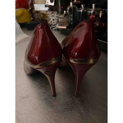 Pre-owned Stuart Weitzman Patent Leather Heels In Burgundy