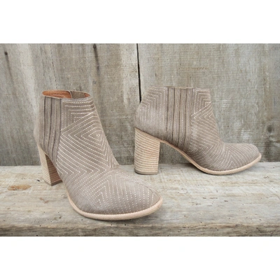 Pre-owned Sartore Ankle Boots In Beige