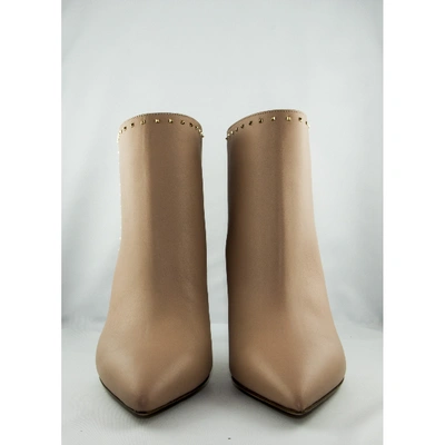 Pre-owned Valentino Garavani Rockstud Leather Ankle Boots In Neutrals
