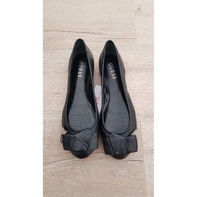 Pre-owned Guess Leather Flats In Black