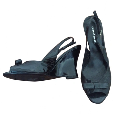 Pre-owned Gerard Darel Patent Leather Heels In Black