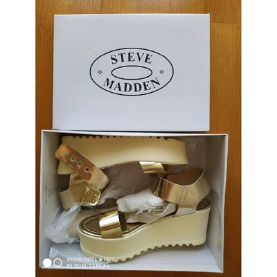 Pre-owned Steve Madden Sandal In Gold