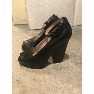 Pre-owned Saint Laurent Black Leather Sandals