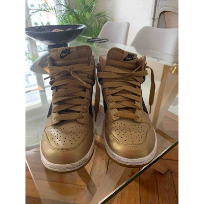 Pre-owned Nike Sb Dunk  Gold Leather Trainers