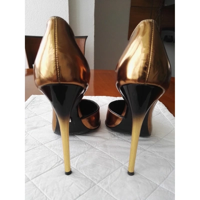 Pre-owned Diego Dolcini Patent Leather Heels In Gold