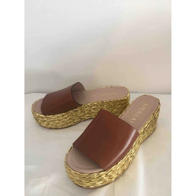 Pre-owned Aperlai Leather Mules & Clogs In Brown