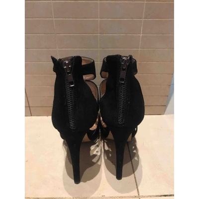 Pre-owned Steve Madden Heels In Black