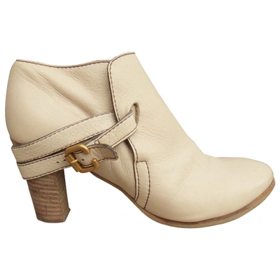 Pre-owned Chloé Leather Buckled Boots In Beige