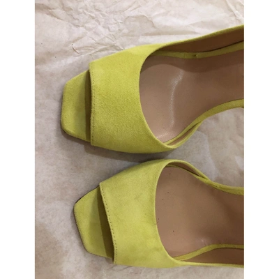 Pre-owned Carven Yellow Suede Heels