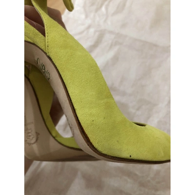 Pre-owned Carven Yellow Suede Heels