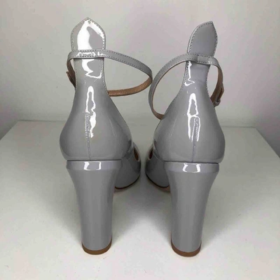 Pre-owned Valentino Garavani Tango Patent Leather Heels In Grey