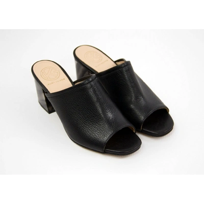 Pre-owned Kurt Geiger Leather Mules & Clogs In Black