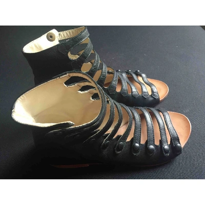 Pre-owned Tatoosh Black Leather Sandals