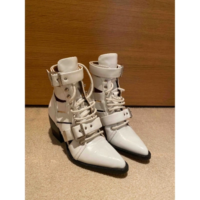 Pre-owned Chloé Rylee Leather Ankle Boots In White