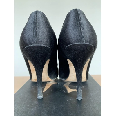 Pre-owned Gina Cloth Heels In Black
