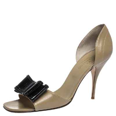 Pre-owned Valentino Garavani Beige Leather And Black Patent Bow Embellished D'orsay Open Toe Pumps Size 40