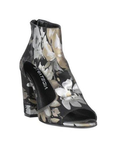 Strategia Ankle Boot In Black