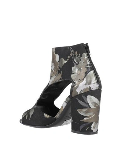 Strategia Ankle Boot In Black