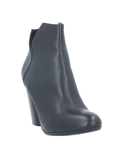 Shop Fiorifrancesi Ankle Boot In Black