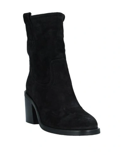 Lemaré Ankle Boots In Black