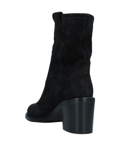 Lemaré Ankle Boots In Black