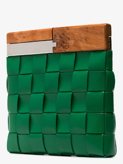 Shop Bottega Veneta Clutch Mit Intrecciato-muster In Green