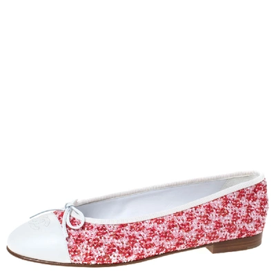 Pre-owned Chanel Red/white Tweed Fabric And Leather Cc Cap Toe Bow Ballet Flats Size 41