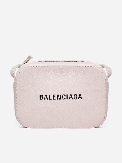Shop Balenciaga Borsa Everyday Camera Bag Xs In Pelle In Light Rose