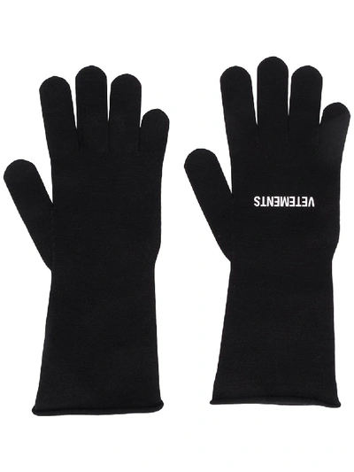 Shop Vetements Logo Knitted Gloves In Black