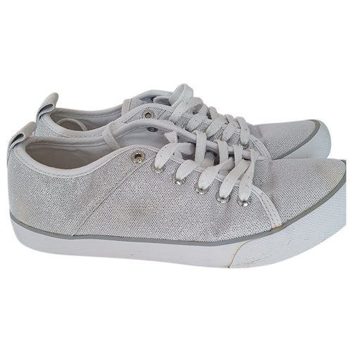 guess silver trainers