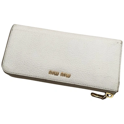 Pre-owned Miu Miu Leather Wallet In White