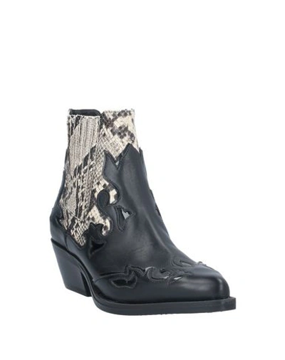 Janet & Janet Ankle Boots In Ivory