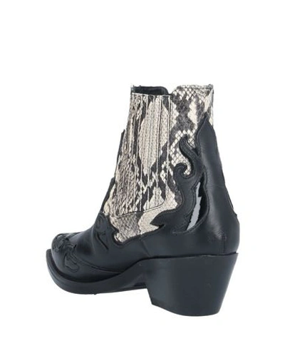 Janet & Janet Ankle Boots In Ivory