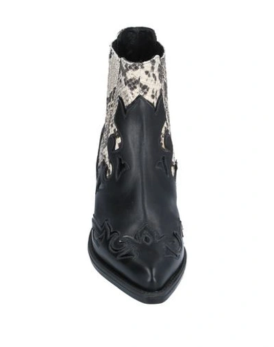 Janet & Janet Ankle Boots In Ivory