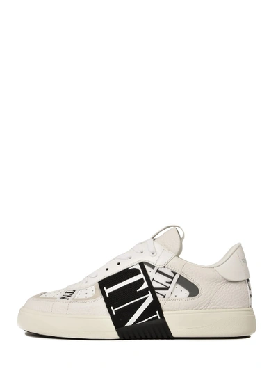 Shop Valentino Sneaker Vl7n In White
