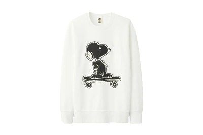 Pre-owned Kaws  X Uniqlo X Peanuts Snoopy Skateboarding Sweatshirt White